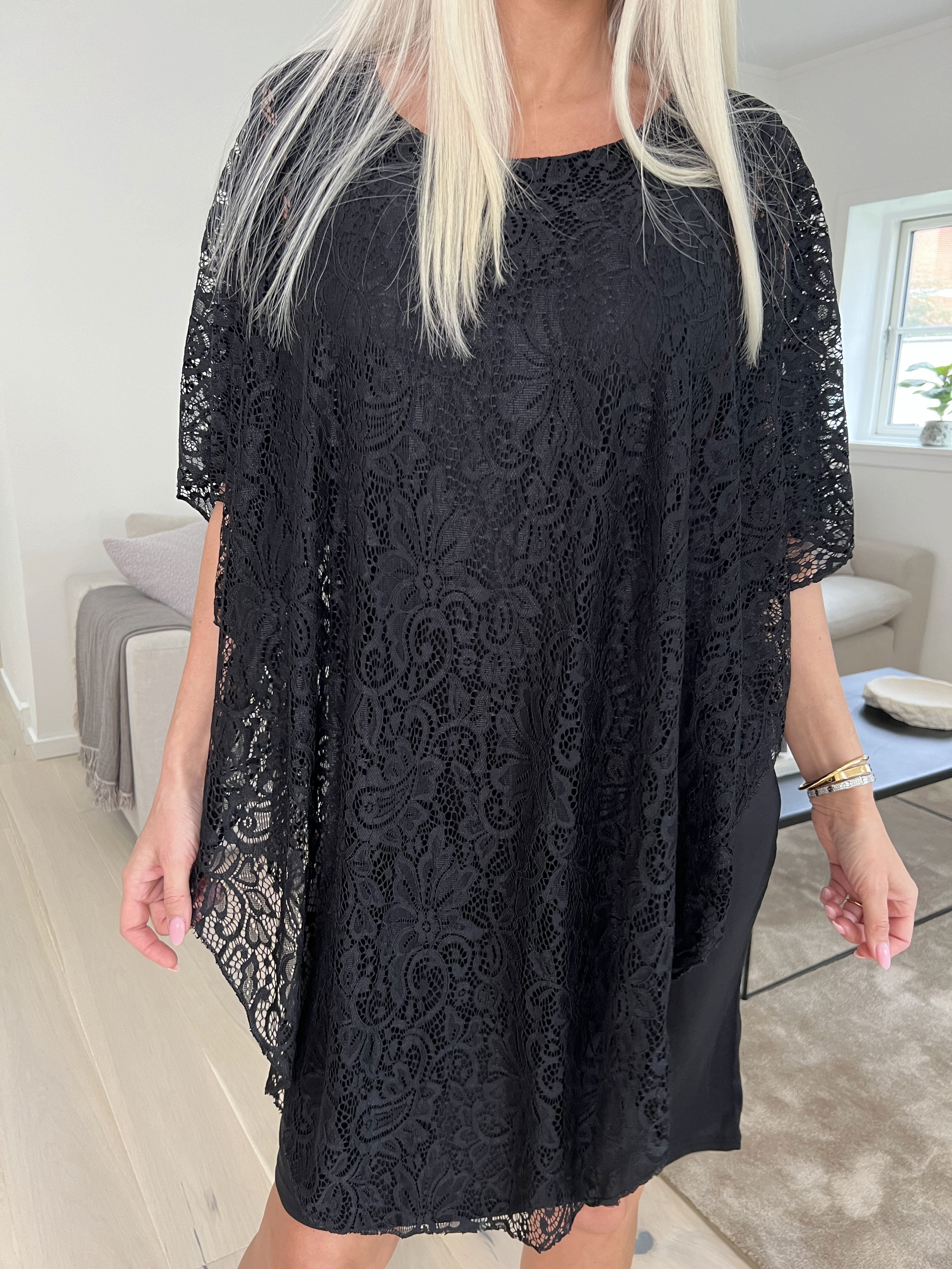 Kenya Lace - Söt tunikaklänning i spets